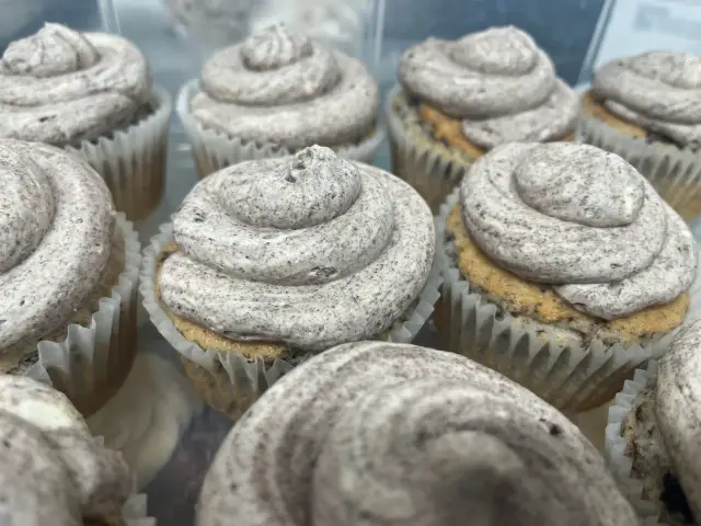 Frosted cookies and cream cupcakes